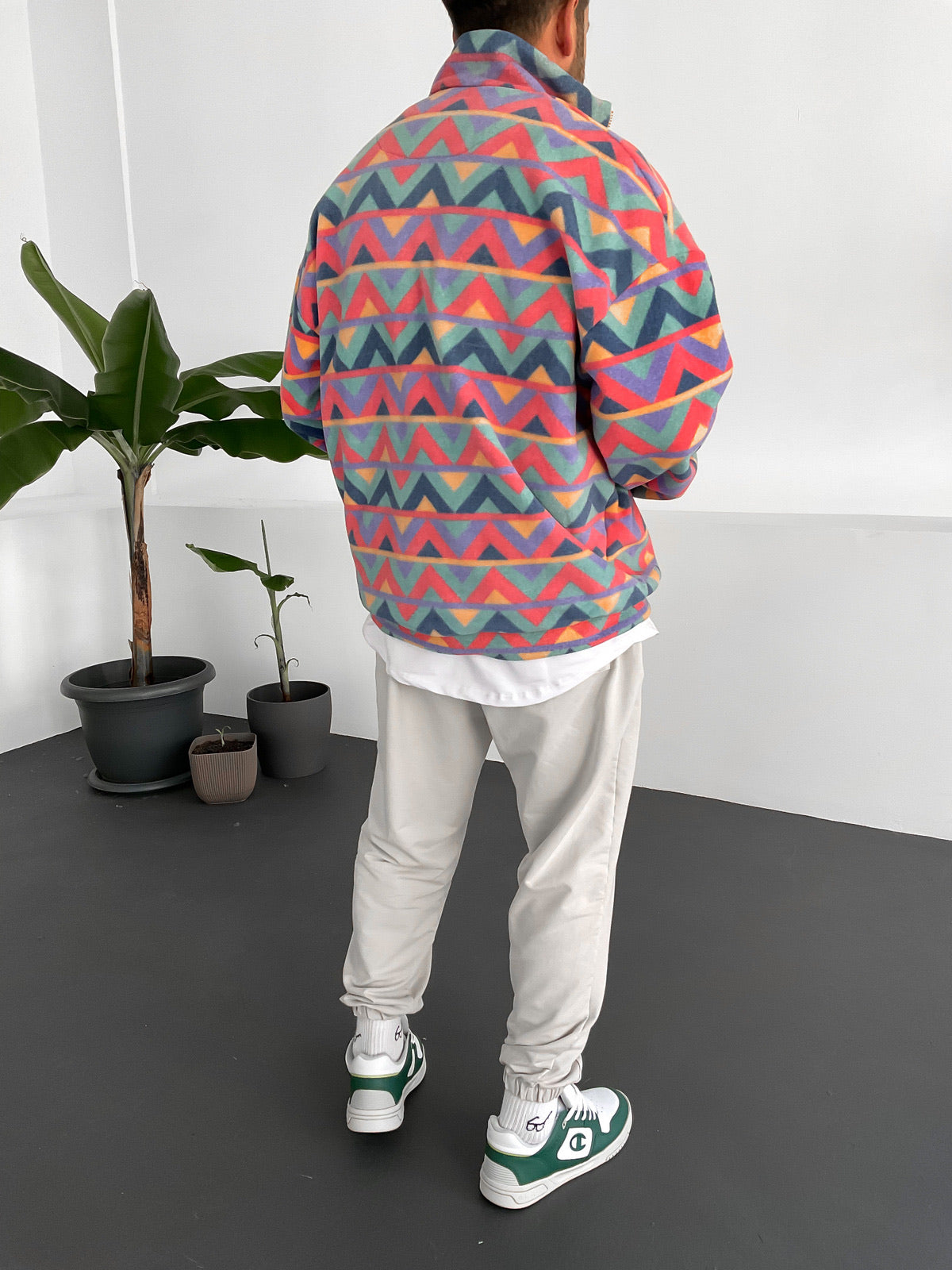 Halv_lynlas_fleecetroeje_regnbue