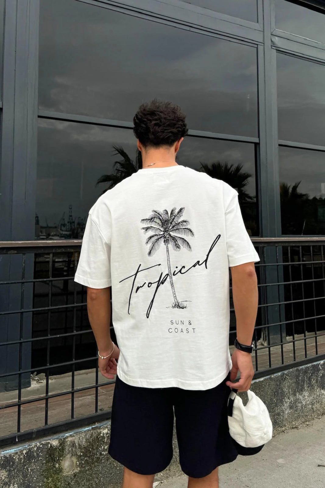 Hvid oversized unisex t-shirt med TROPICAL print