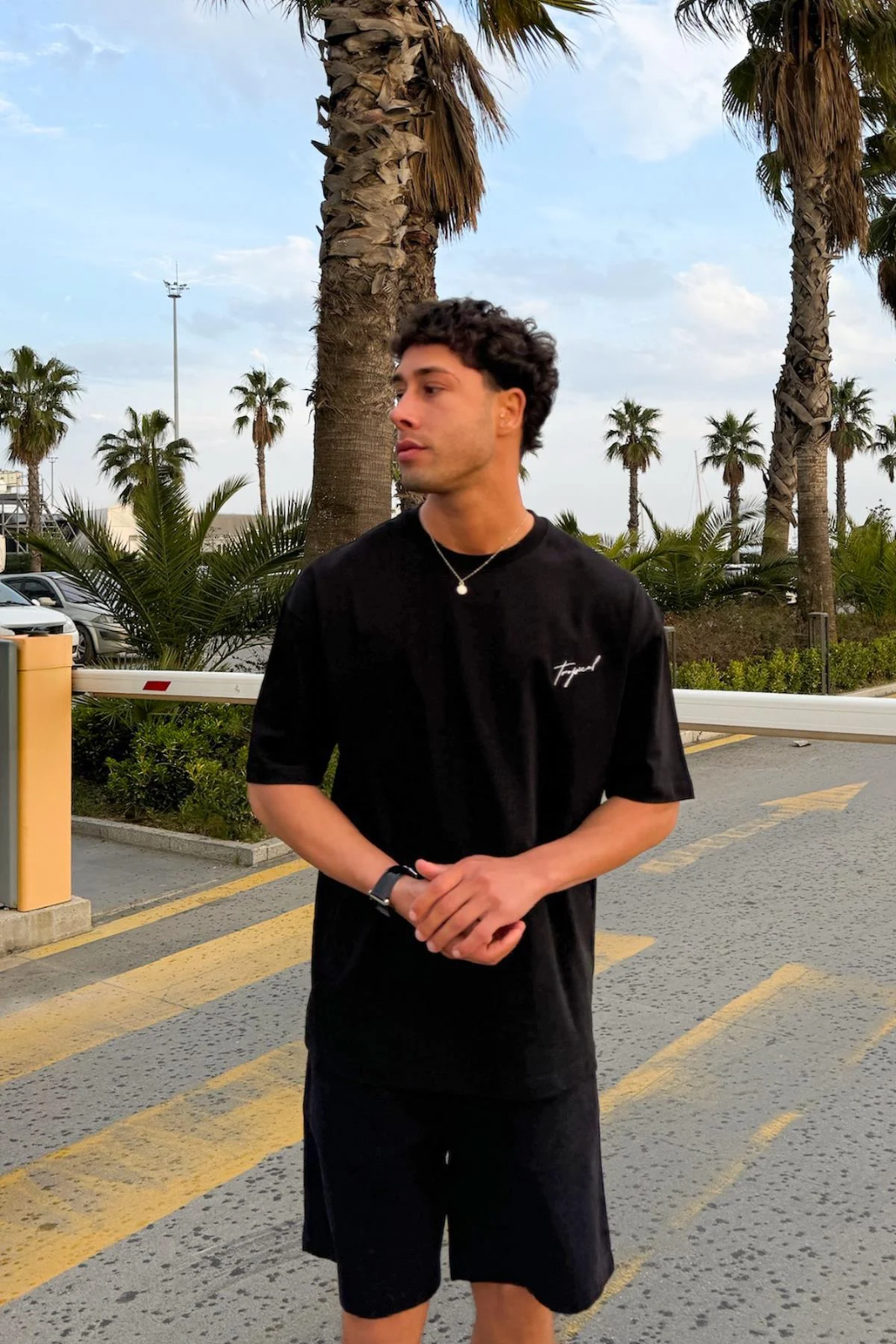 Sort oversized unisex t-shirt med TROPICAL print